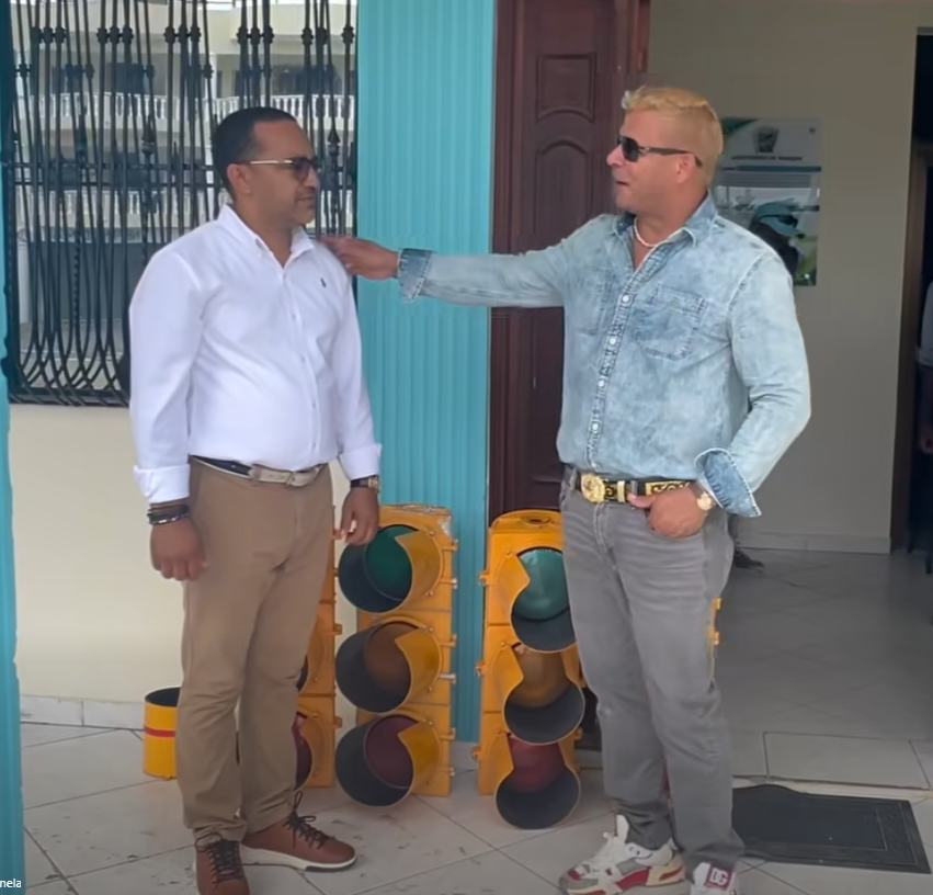 Semáforo para la entrada de trujillo