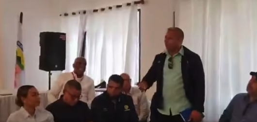 REUNION CON ITO BISONO, CON EL CENADOR, DIPUTADOS Y GOBERNADORA..