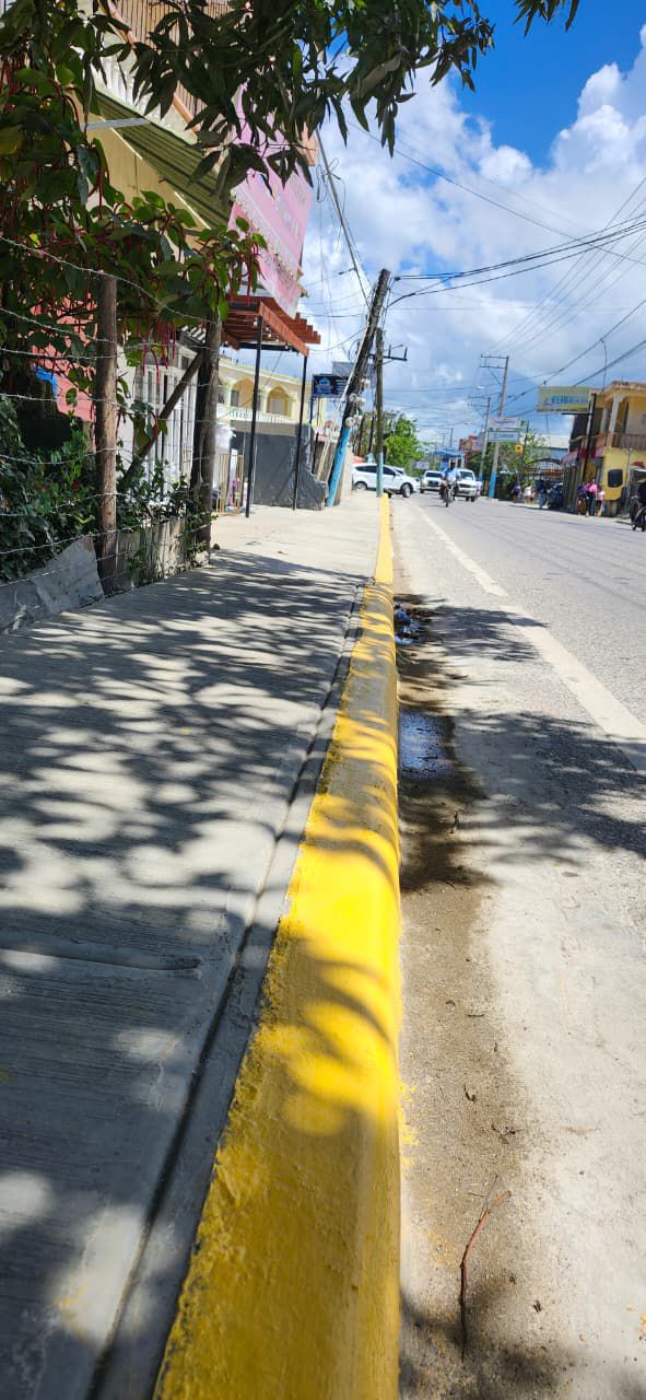 Aceras y contenes de nuestro Distrito realizados con los fondos suministrados por nuestro Gobierno